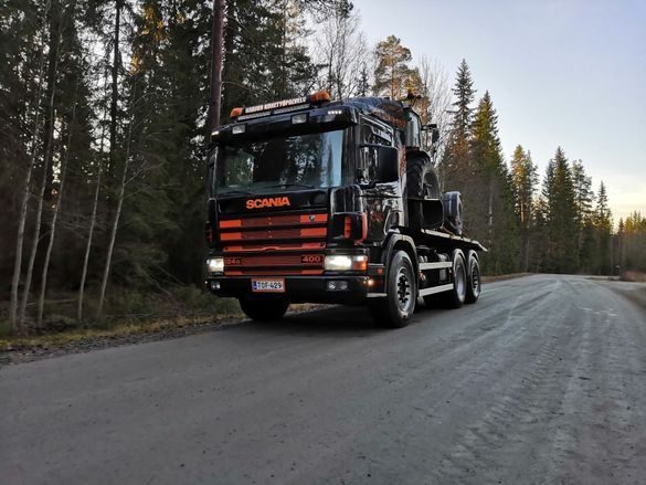 Harjun Konetyöpalvelun hinausauto Kauhajoella